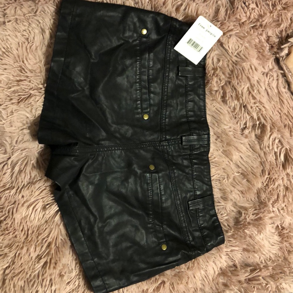 Shorts - Picture 3 of 4